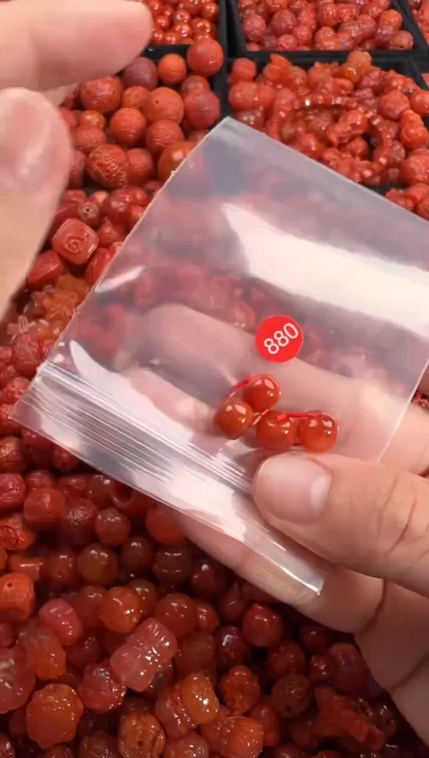 南红玛瑙未镶嵌颈饰1