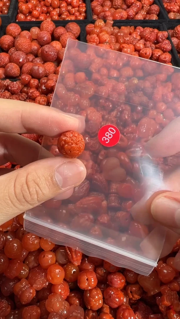 南红玛瑙未镶嵌颈饰1