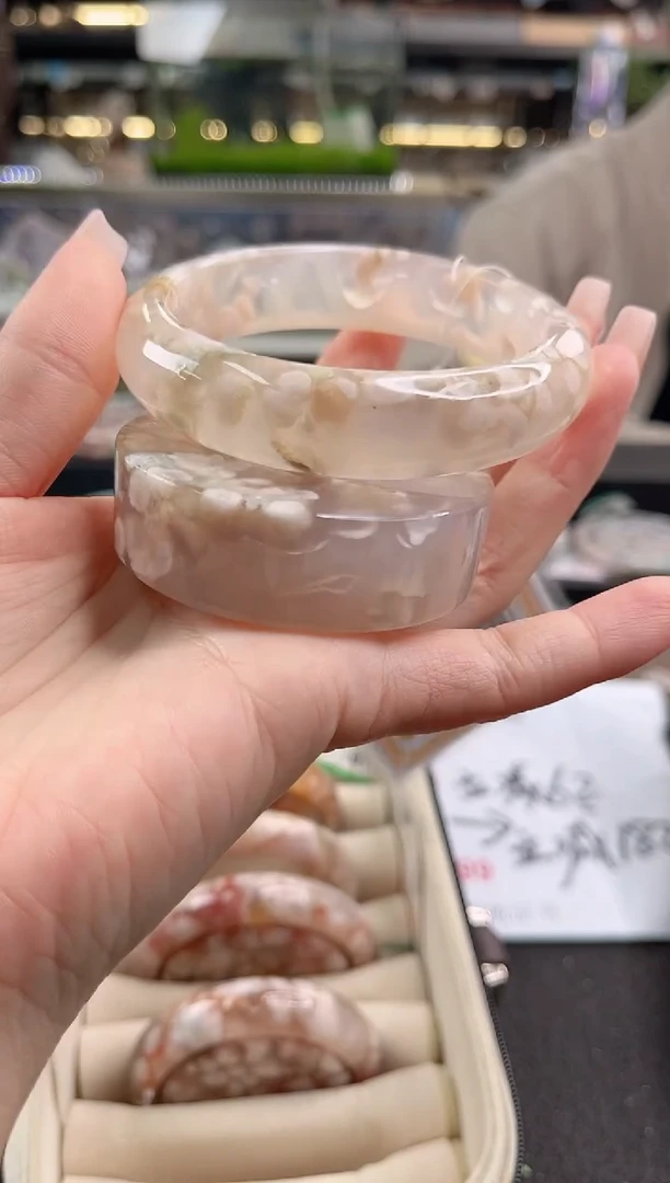 未镶嵌手镯石英质玉60圈口（赠品镯心）s95195