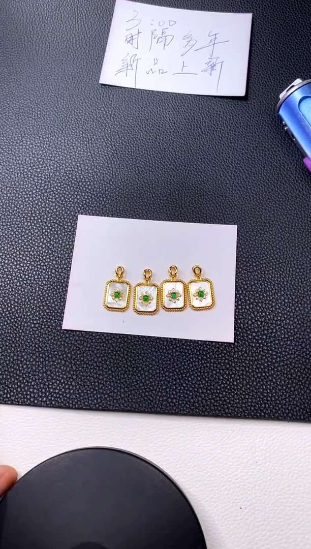 【闪购商品】翡翠吊坠(赠链)银S925镀金镶嵌买断价 多样性只发其一）