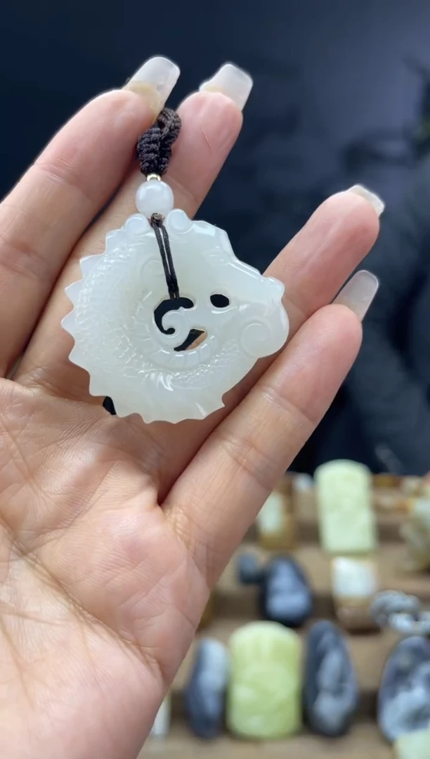 颈饰未镶嵌和田玉1