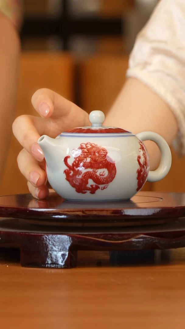 古窑御器釉里红团龙壶