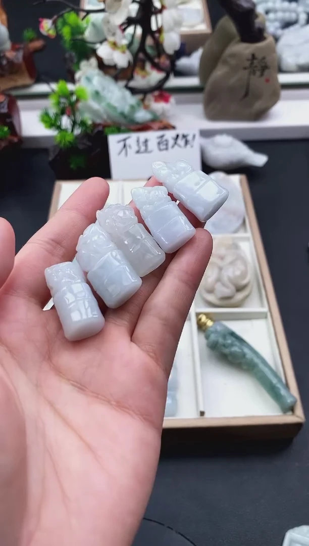 颈饰未镶嵌翡翠天然缅甸A货翡翠随机发一件