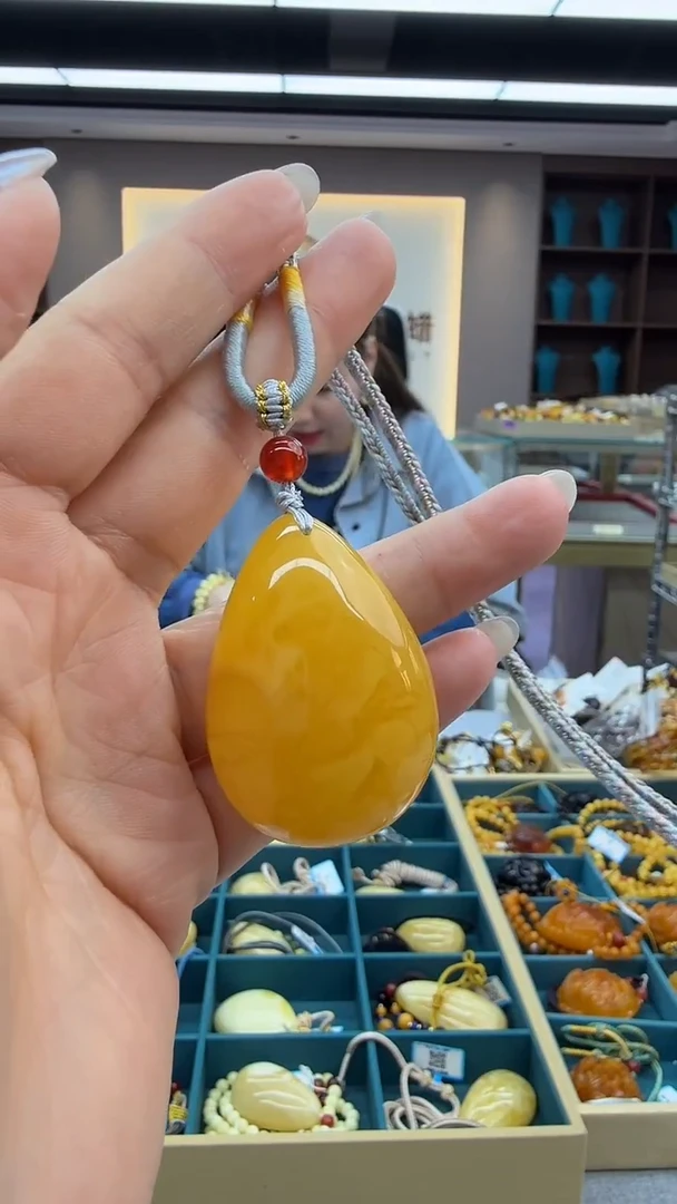 琥珀颈饰未镶嵌73秒拍号 假一罚三