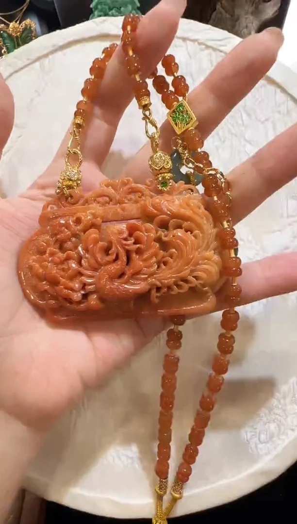 翡翠未镶嵌颈饰国风