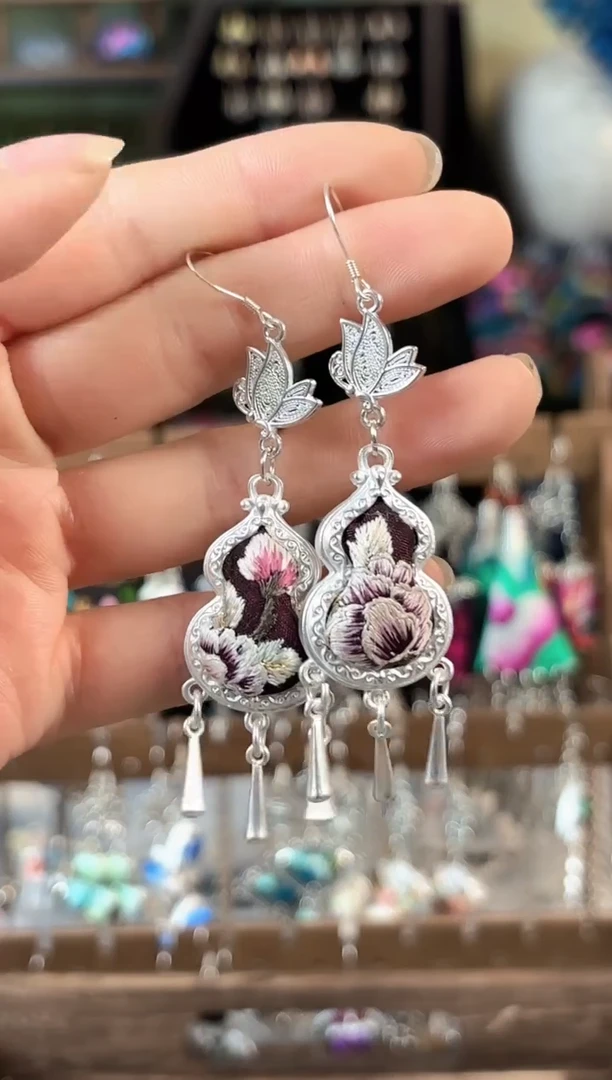 珊**人彩云南阁非遗老绣苗银饰品614