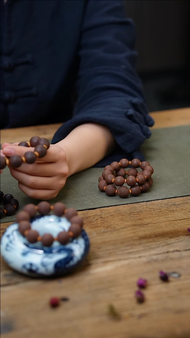 【闪购商品】泥塑扶正香方0.8*108子四圈手链