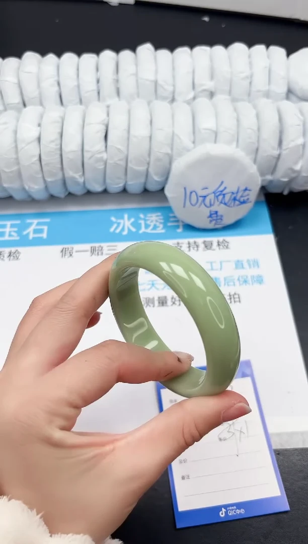 【闪购商品】石英质玉手镯未镶嵌173-60.9