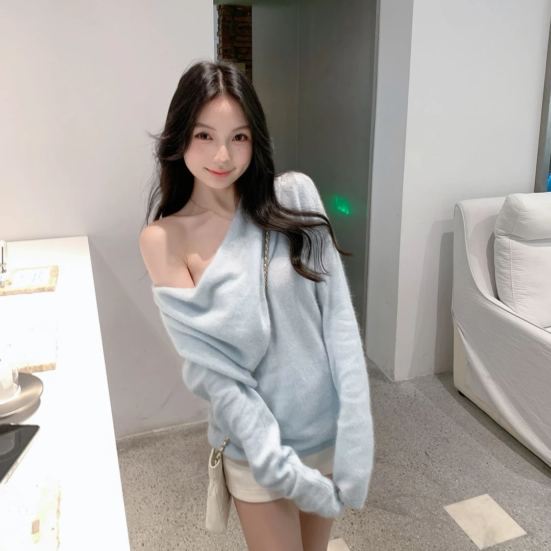 纯欲风辣妹露肩毛衣女2025秋冬新款慵懒高级感斜肩上衣内搭打底