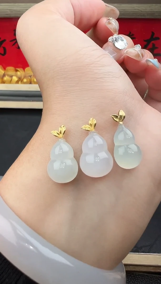 吊坠(不含链)18K金镶嵌翡翠葫芦多样性发货其一