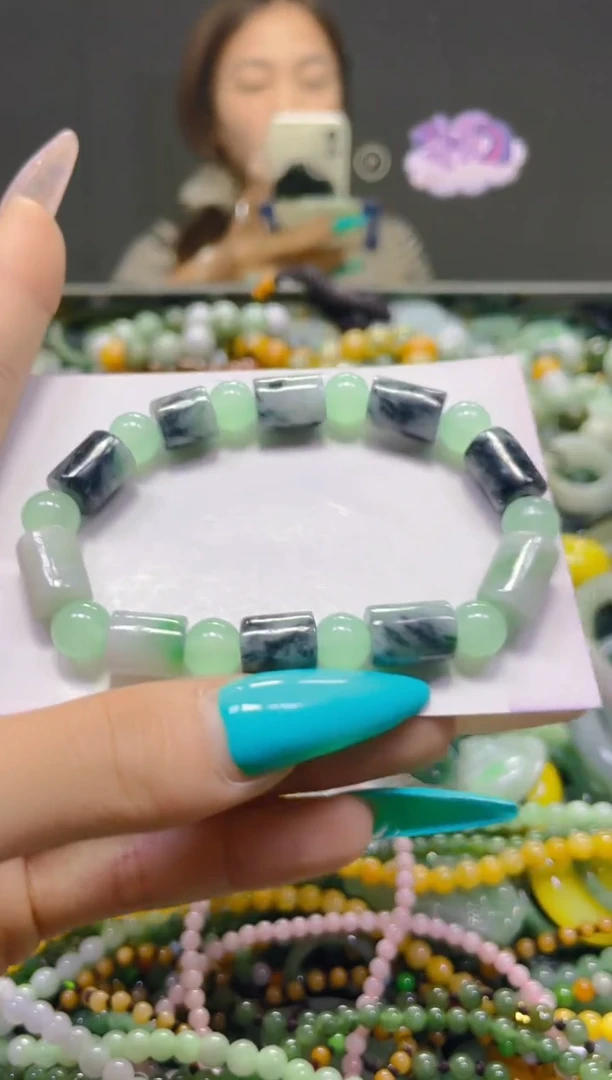 颈饰未镶嵌翡翠8MM/E/翡翠A货，一件也是批发价