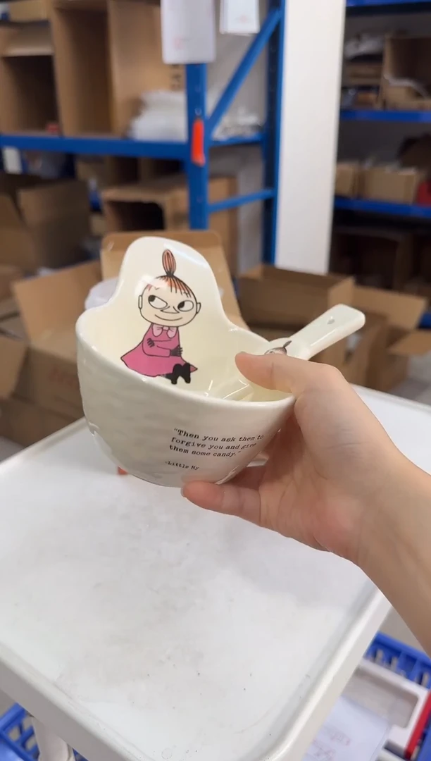 瓷片亚美手把碗带勺