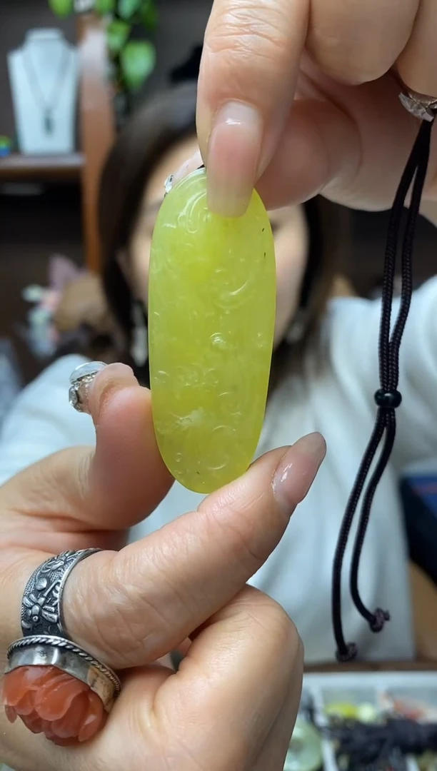 未镶嵌岫玉吊坠.