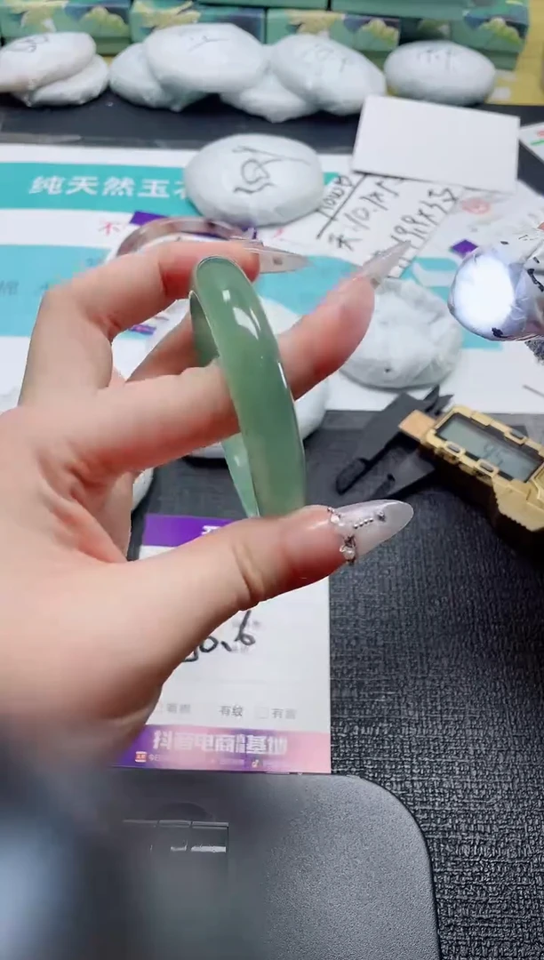 未镶嵌手镯石英质玉107-56