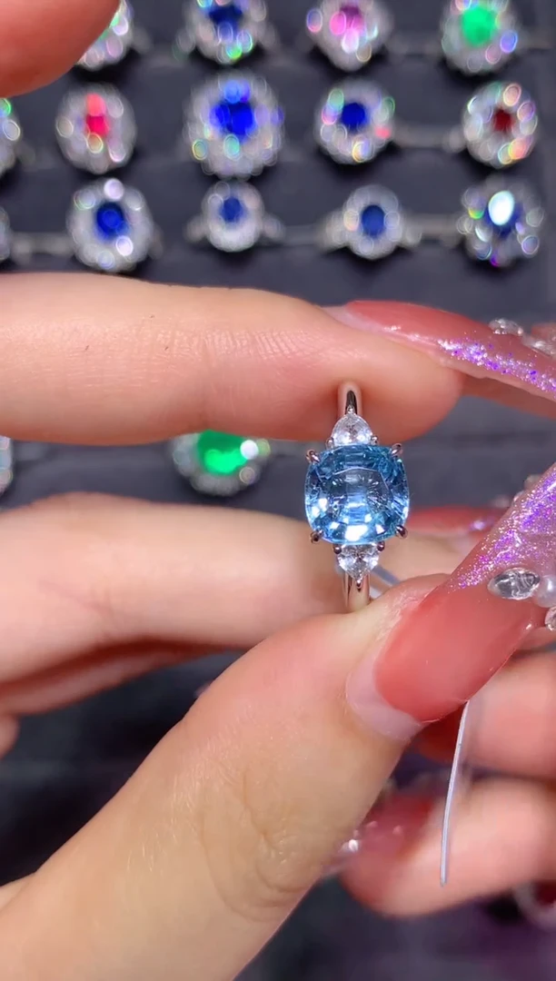 18K金镶嵌戒圈海蓝宝石1.78ct
