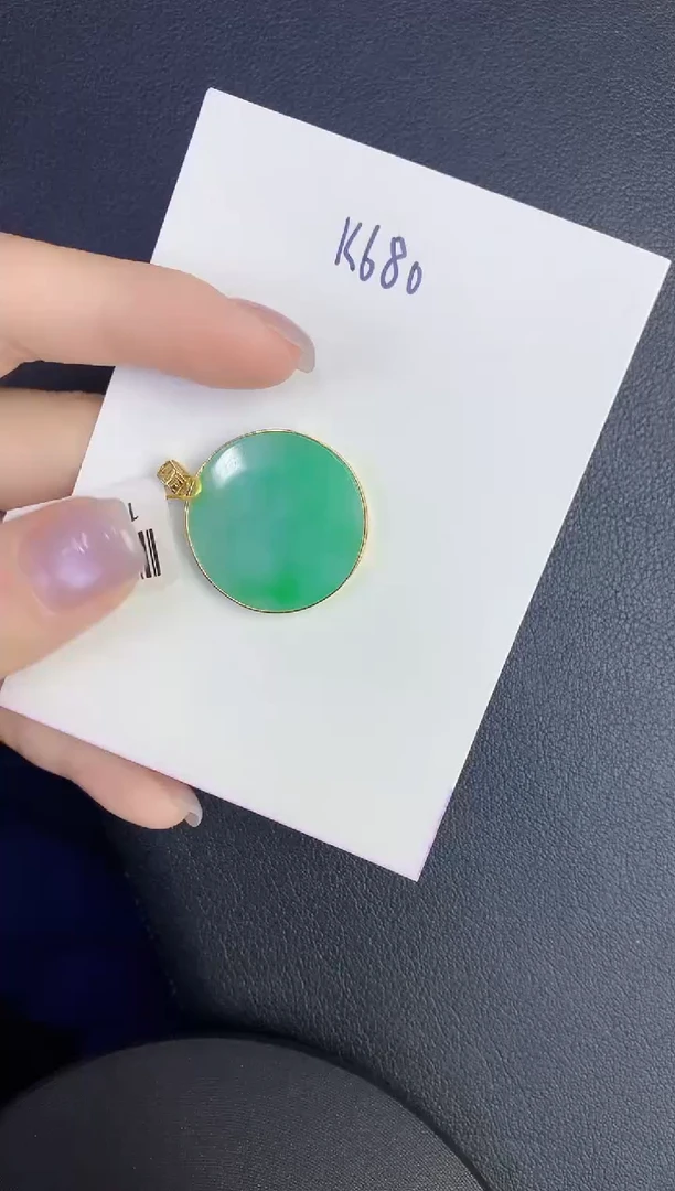 颈饰18K金镶嵌翡翠缅甸天然翡翠A货