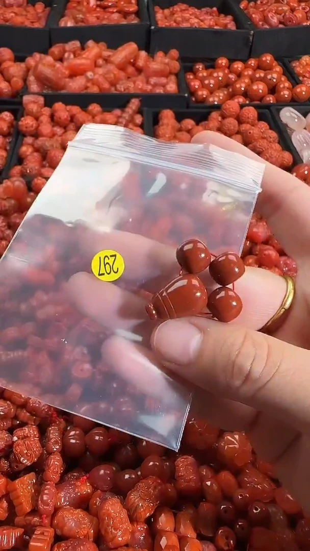 颈饰未镶嵌南红玛瑙1