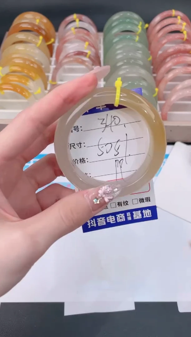 未镶嵌手镯石英质玉340