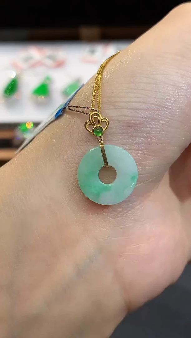 吊坠(不含链)18K金镶嵌翡翠多样性发其一