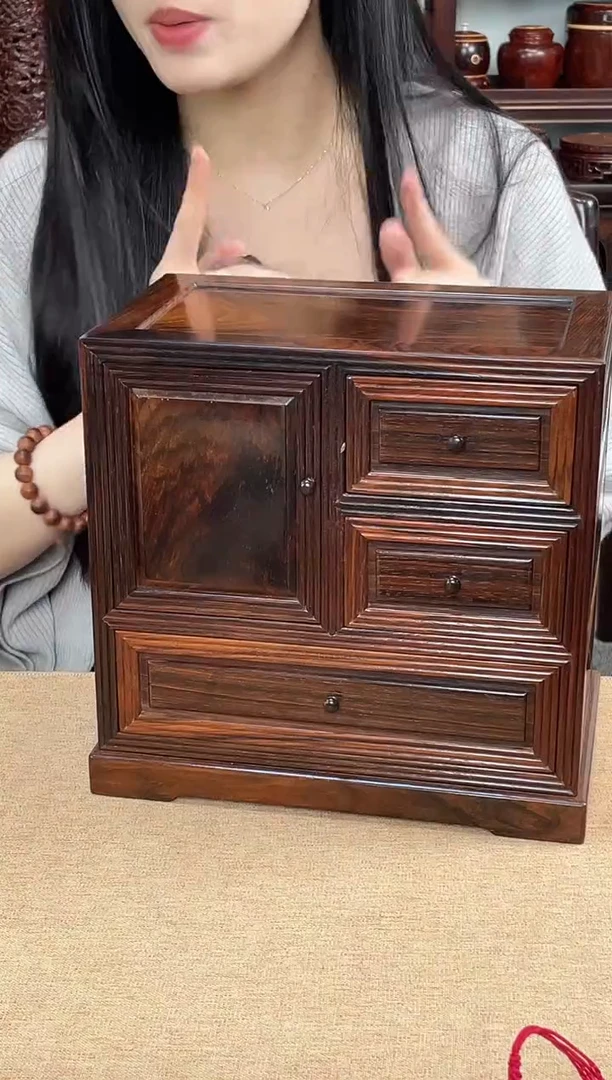 红酸枝木类成套家具一门三抽柜