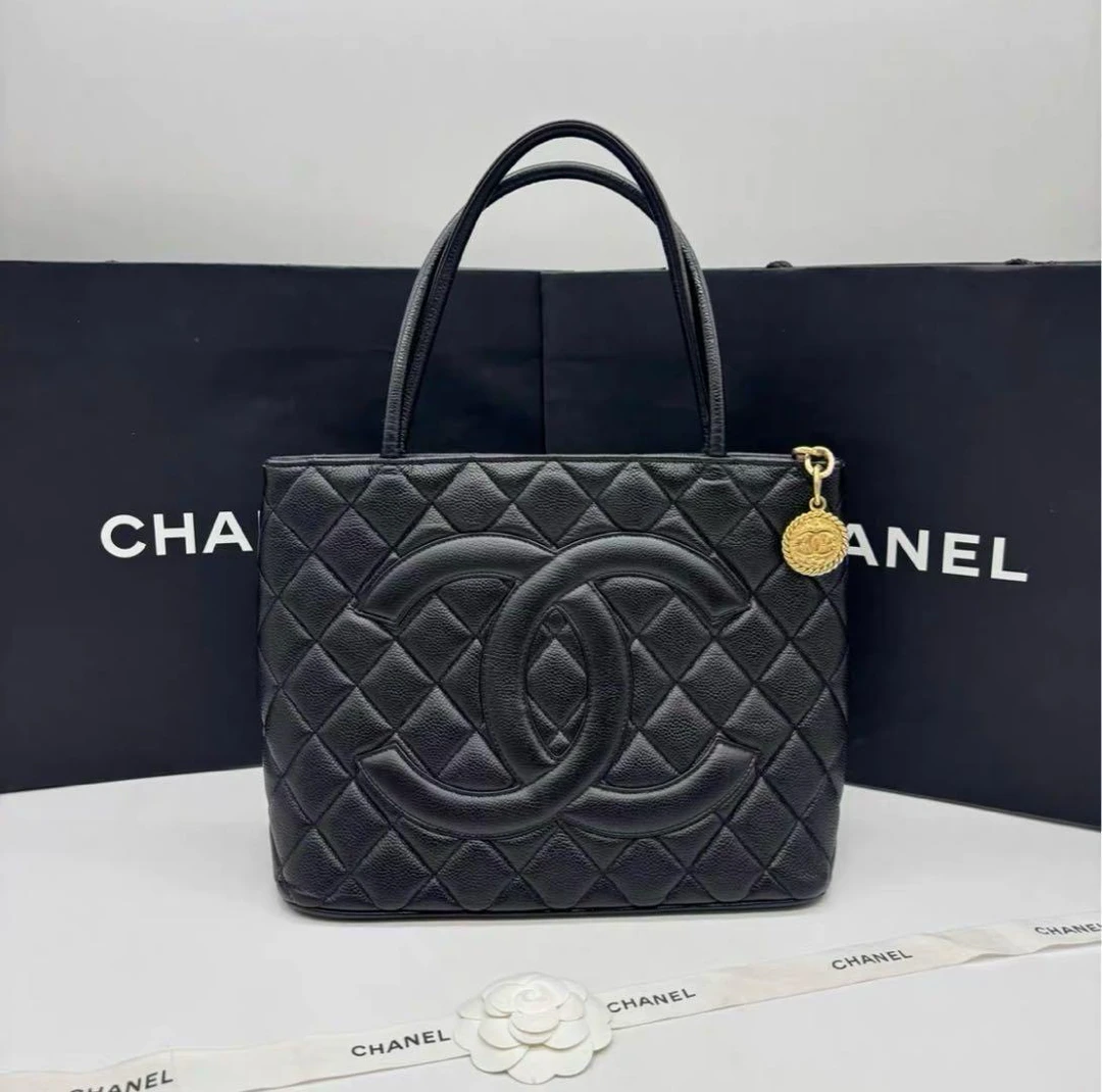 99新 Chanel/香奈儿 香奈儿希尔顿手提包（金币/银币）