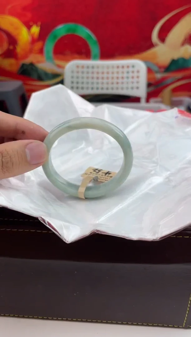 【闪购商品】翡翠手镯未镶嵌10翡翠手镯（微瑕）