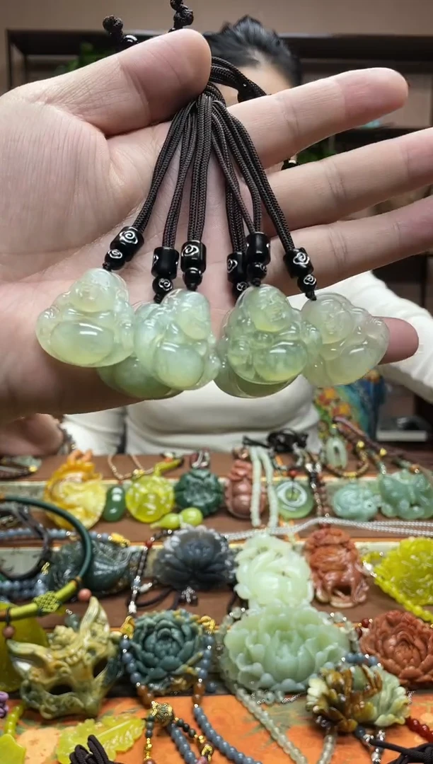 未镶嵌岫玉吊坠多样性发货发其中之一