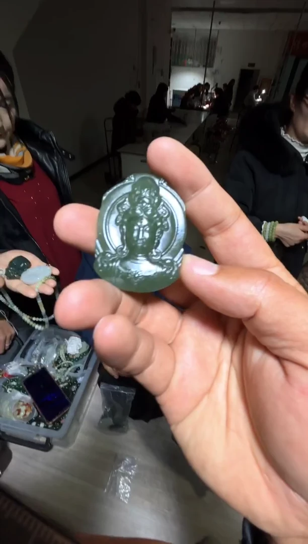 未镶嵌和田玉（糖玉）挂件和田玉