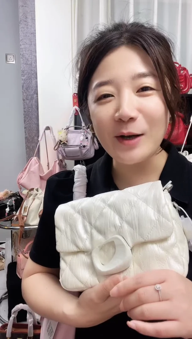 小牛剖层皮革以*°福利款女士包包