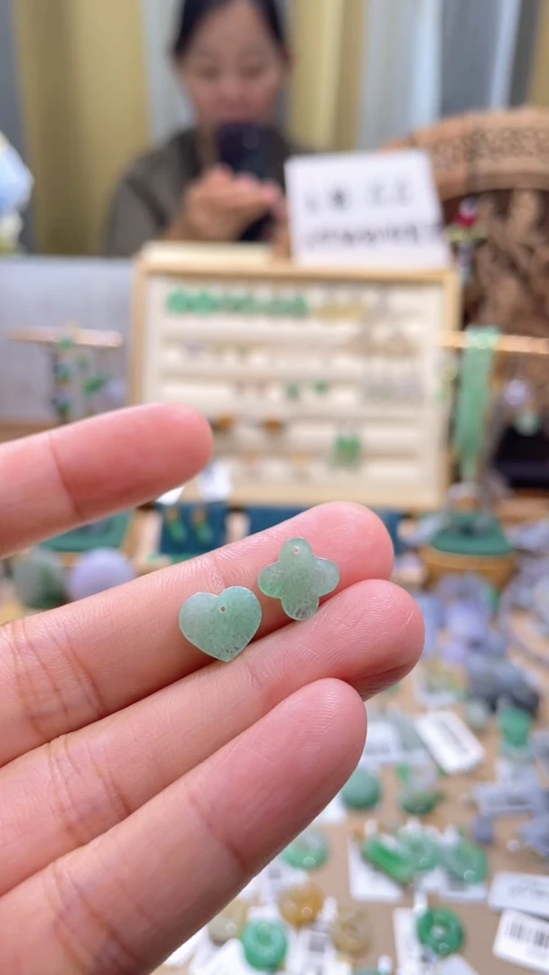 翡翠未镶嵌颈饰K***y滴流