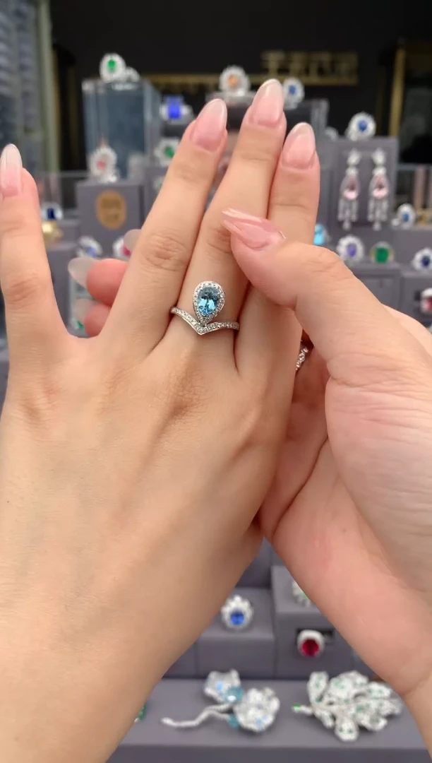 海蓝宝石戒指18K金镶嵌63分海蓝宝  FG