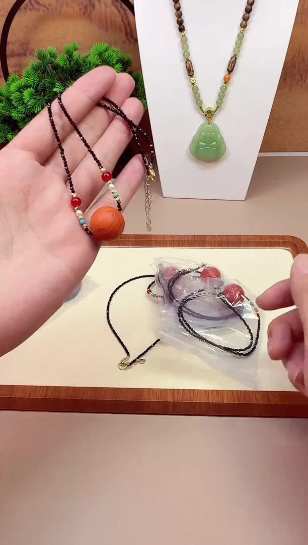 14K金镶嵌颈饰蜜蜡A707