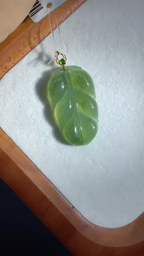 颈饰18K金镶嵌翡翠天然缅甸翡翠A货吊坠