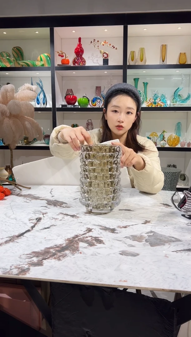 冰种螺纹直筒花瓶