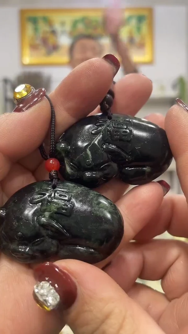 未镶嵌蛇纹石玉吊坠多样性发货发其中一件