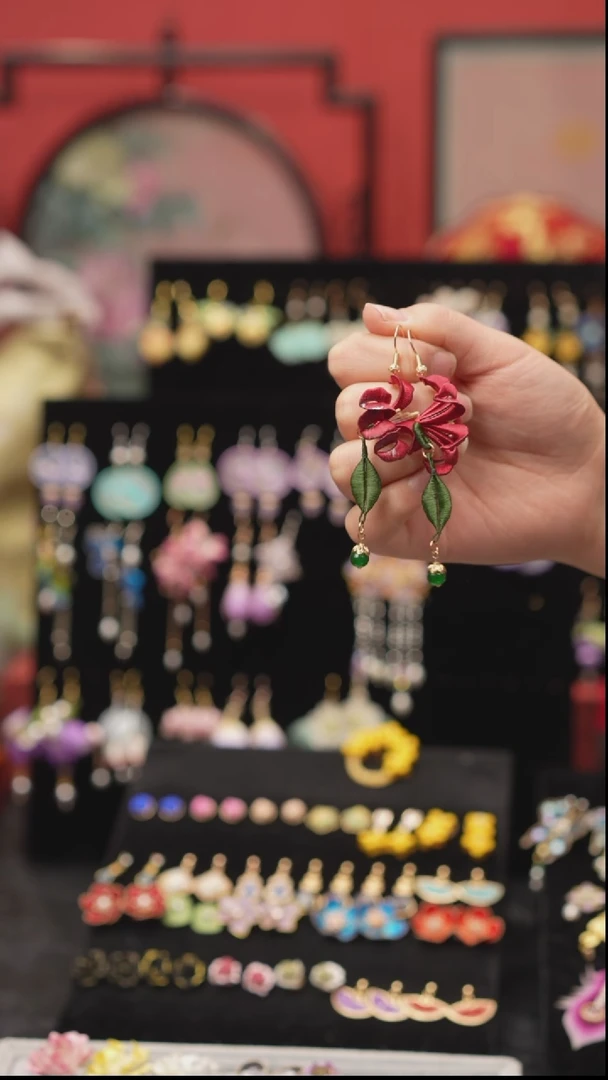 刺绣晚****水非遗手工绒花饰品