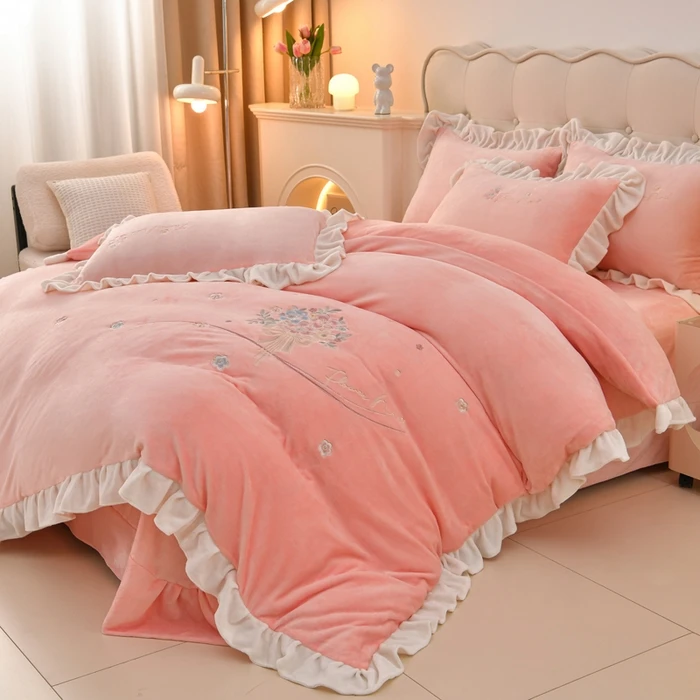 2025新款高克重刺绣花边牛奶绒床单双面防静电四件套8斤重