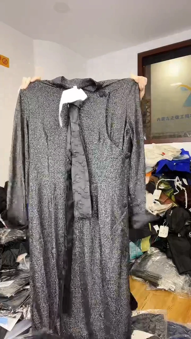 袍子   L码   110-120斤（全黑）