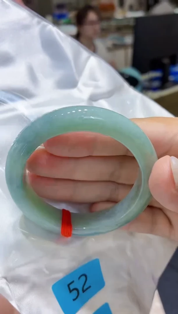 翡翠手镯未镶嵌翡翠手镯