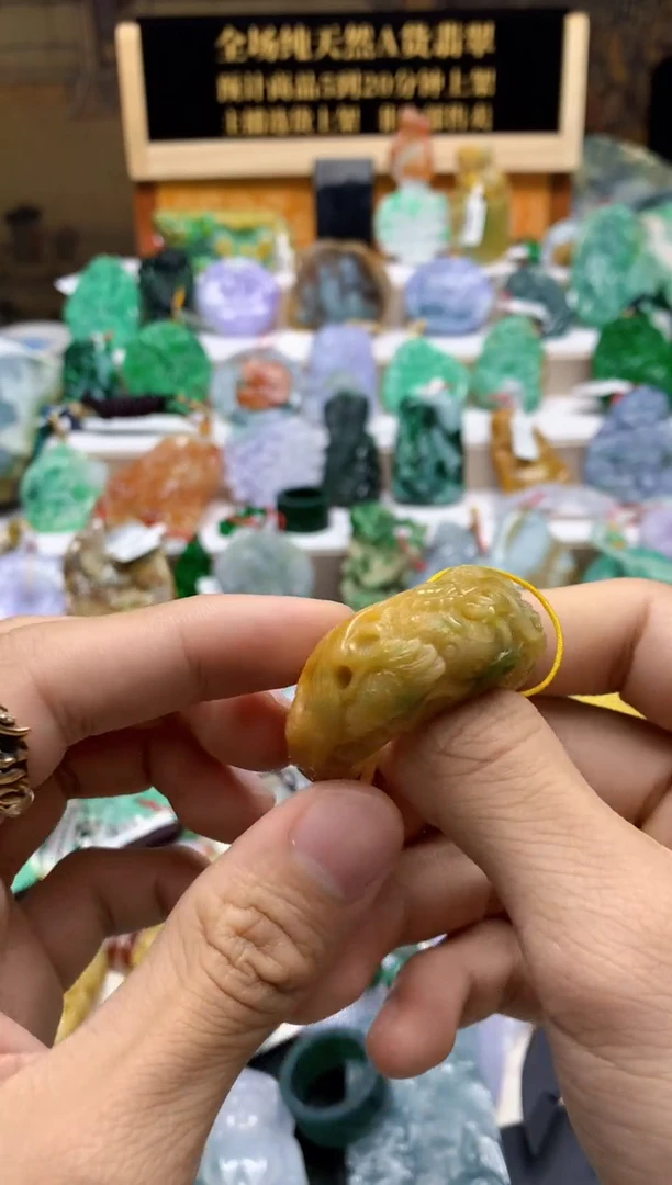 颈饰未镶嵌翡翠桑**哥天然A货翡翠