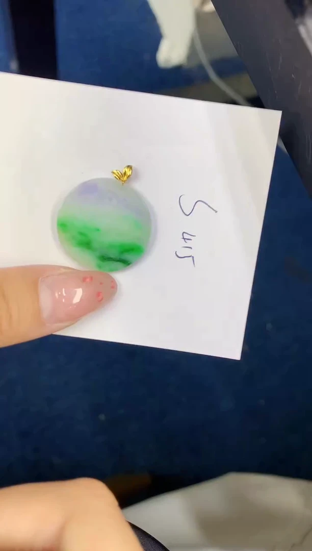 翡翠18K金镶嵌颈饰缅甸天然翡翠A货