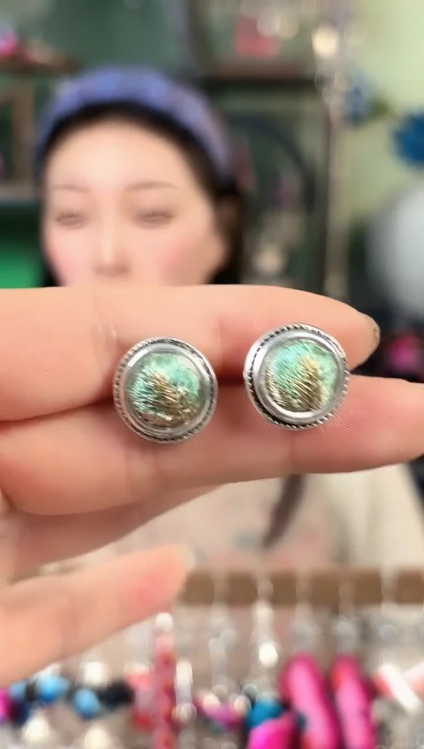 彩云南阁非遗老绣饰品1155