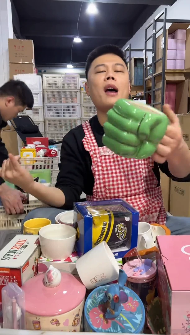 【闪购商品】杯绿色拳头杯微瑕
