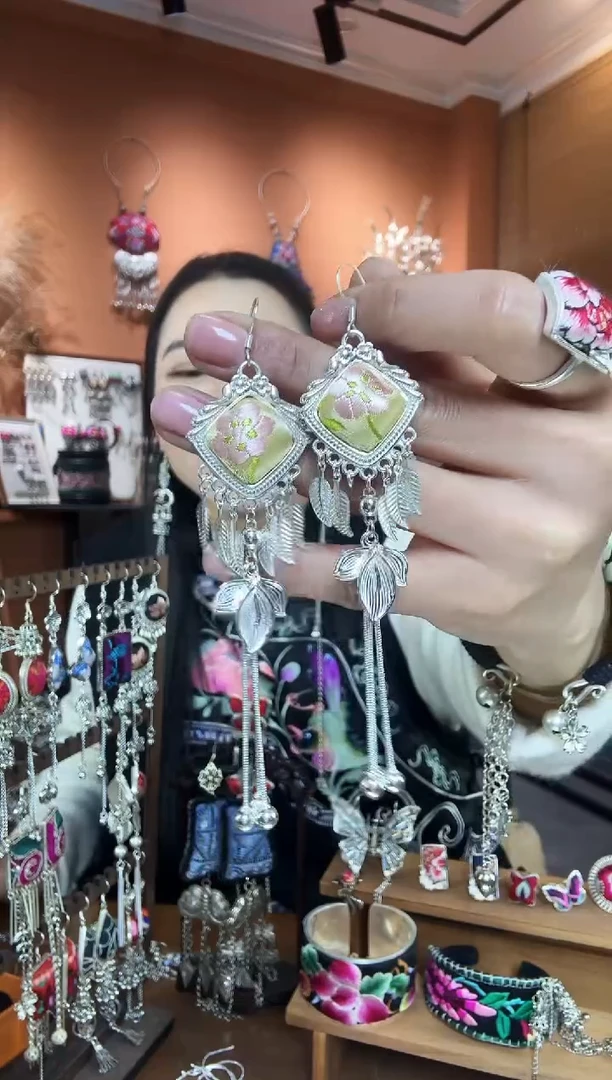 【闪购商品】刺绣纯手工民族风耳环