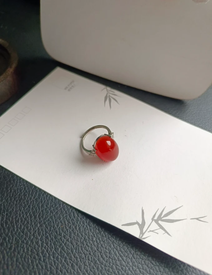 拈花姐的玉髓戒指