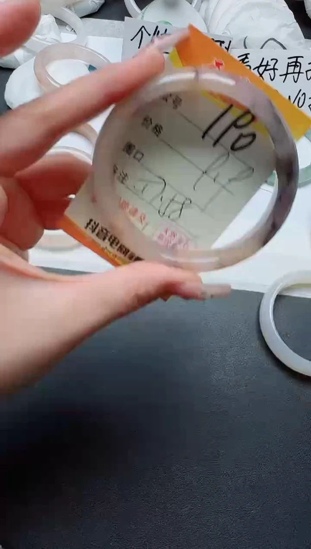 【闪购商品】石英质玉手镯未镶嵌190