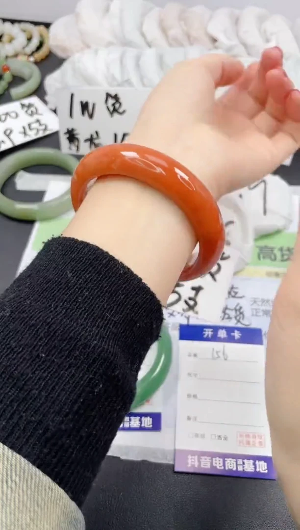 【闪购商品】石英质玉手镯未镶嵌156/60