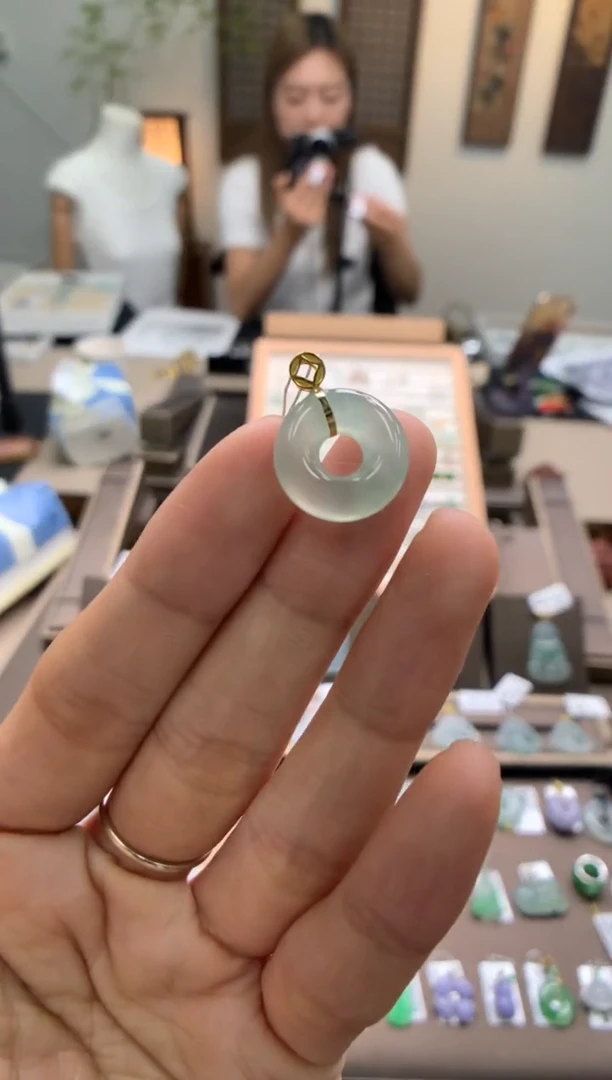 颈饰18K金镶嵌翡翠甜甜圈