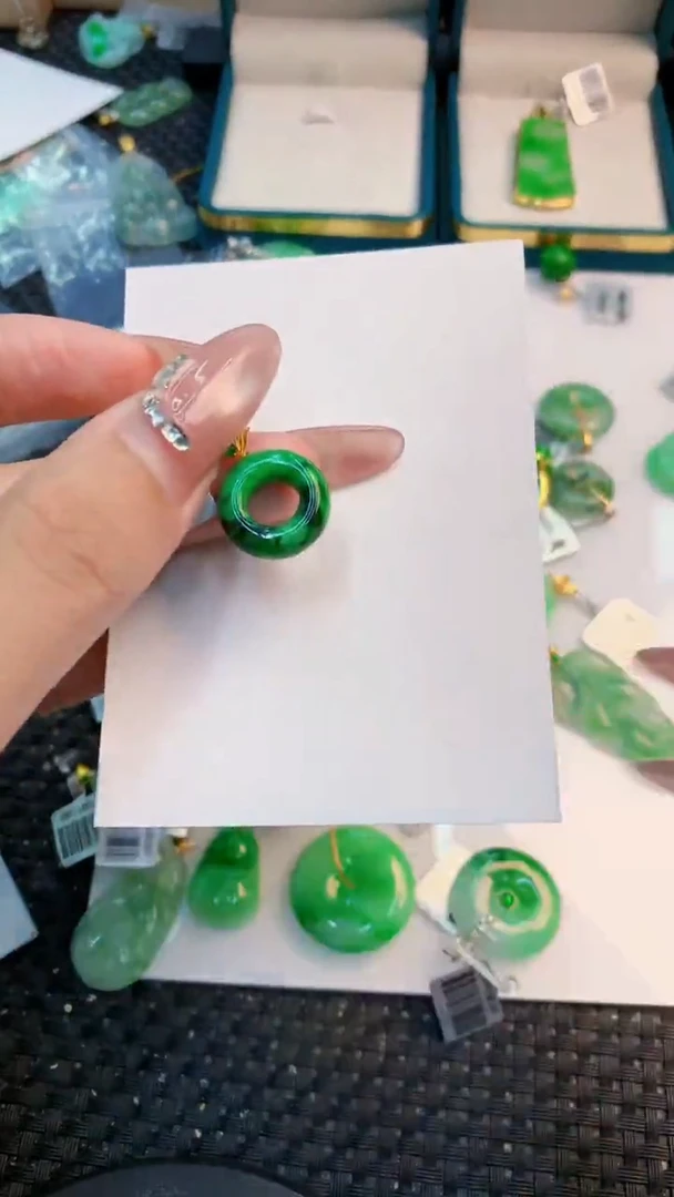 翡翠18K金镶嵌吊坠(不含链)1