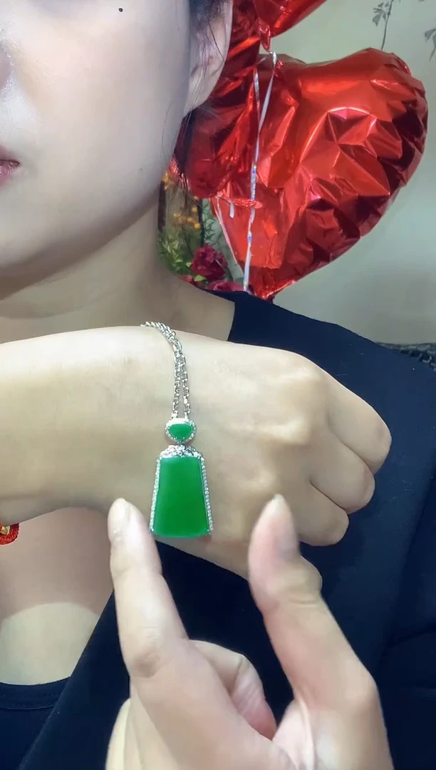 吊坠(不含链)18K金镶嵌翡翠C41